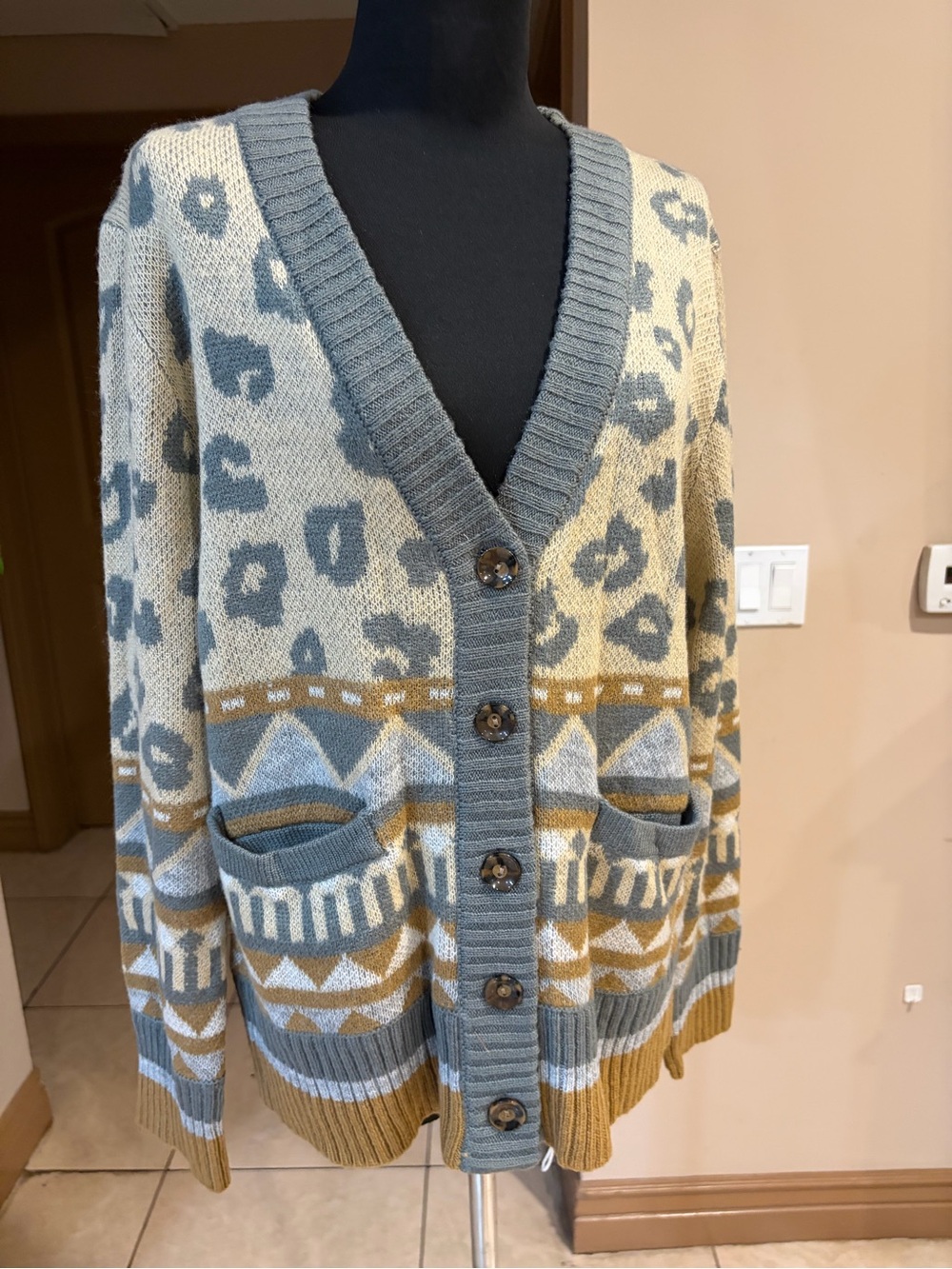 ANDREE BY UNIT Blue, Cream & Tan Patterned Button-Front Cardigan